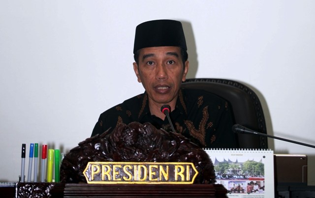 Jokowi Receives New OJK Head