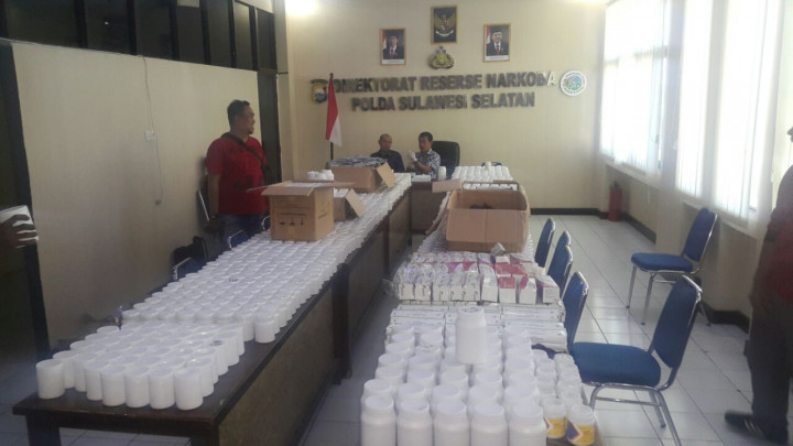 Polda Sulsel Tahan Pemilik Jutaan Butir Obat Tak Berizin