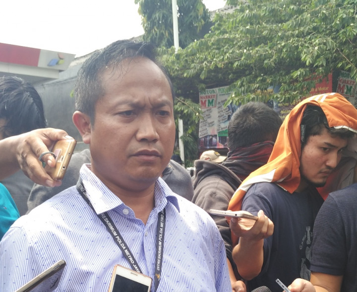 Davidson Sempat Diintai di dalam Bank