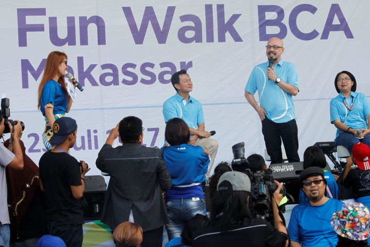 Dorong Minat Baca Anak, BCA Serahkan 2.200 Buku di 11 SD di Makassar