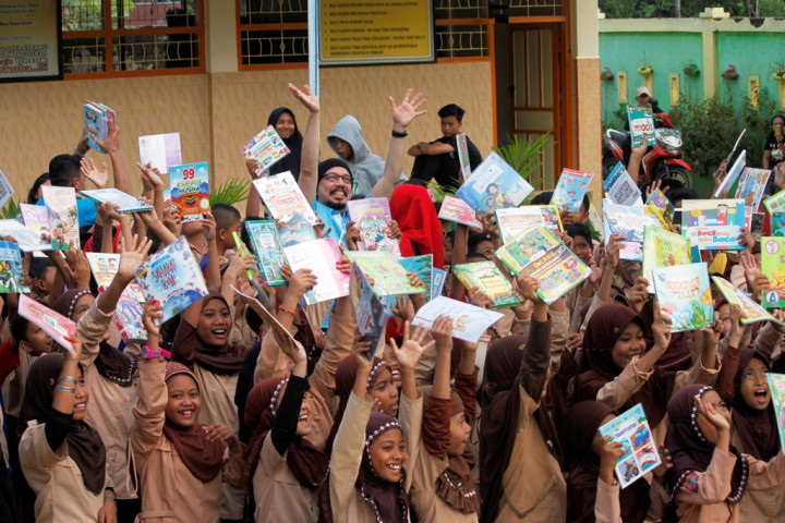 Meski Sulit Mendapatkan Buku, Anak di Makassar Tetap Semangat Membaca