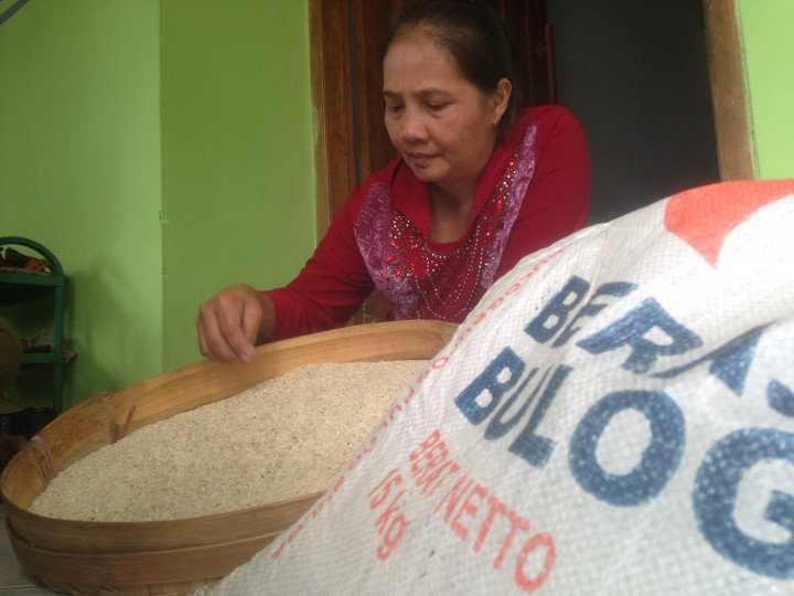 Warga Dua Kecamatan di Jombang Terima Rastra tak Layak