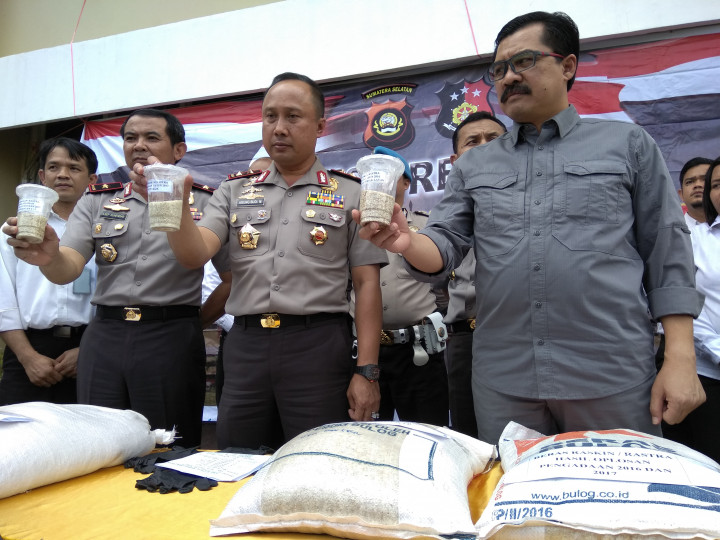 39,3 Ton Beras di Gudang Bulog Oplosan