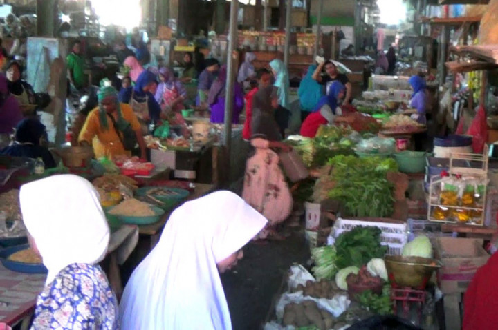 Garam Mulai Menghilang di Pasar Kendal