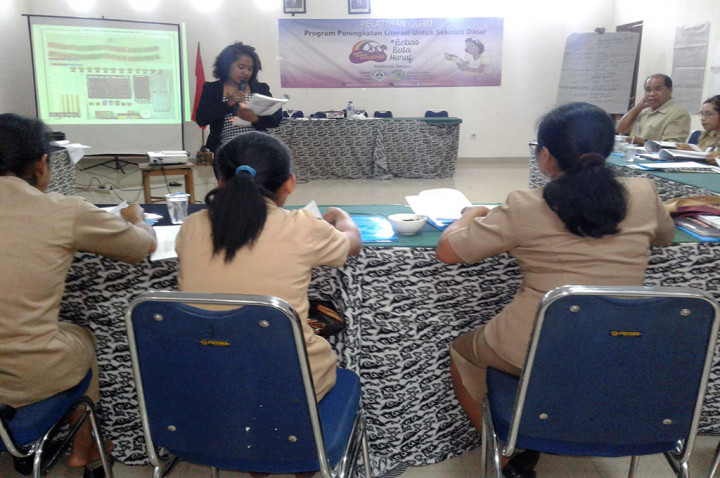 Taman Bacaan Pelangi Prakarsai Program Bebas Buta Huruf di Flores