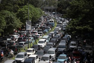 Metropolis yang Tertekan Struktur