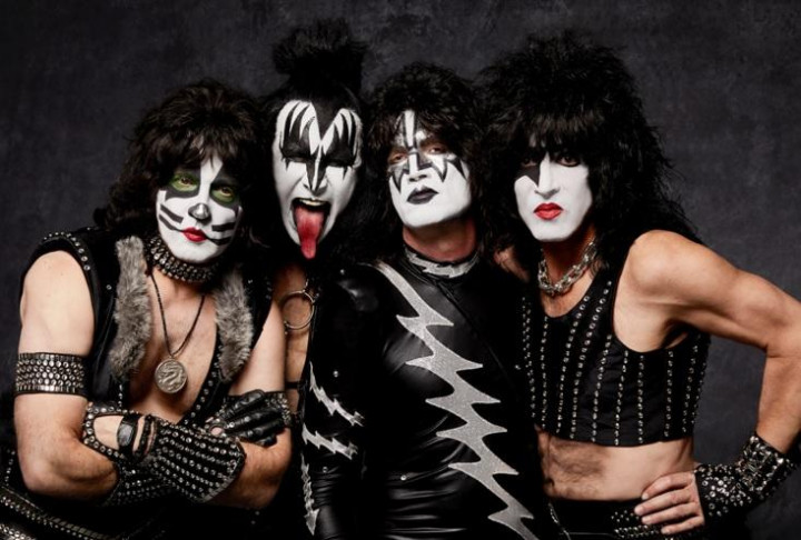 Bantu Korban Bom Manchester, KISS Lelang Gitar