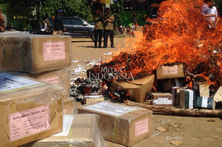 Kemenag Sumsel Hanguskan 223 Ribu Pasang Buku Nikah