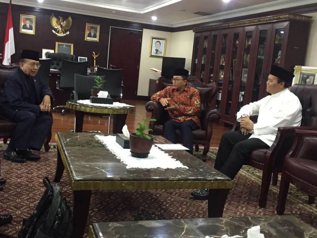 Zulkifli Hasan menerima kunjungan Penasihat Kerajaan Malaysia Tan Sri Dato Seri Utama Dr. Rais Yatim. Foto: Metrotvnews.com/Gervin N. Purba