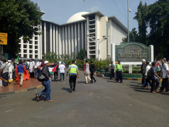 Massa Aksi 287 Mulai Padati Istiqlal