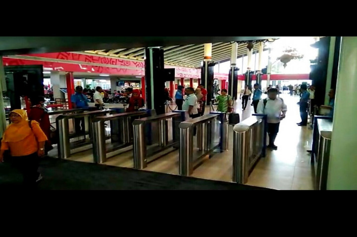 Bandara Soetta Operasikan Sistem Pemindai Tiket Otomatis