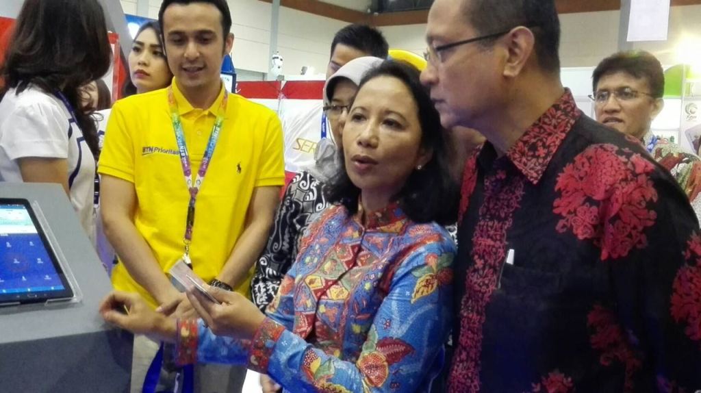 Menteri BUMN Rini Soemarno saat menyambangi KAI Travel 2017. (Foto: MTVN/Suci Sedya Utami)