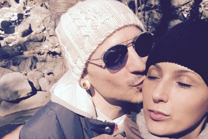 Istri Chester Bennington Angkat Bicara Terkait Kematian Suami