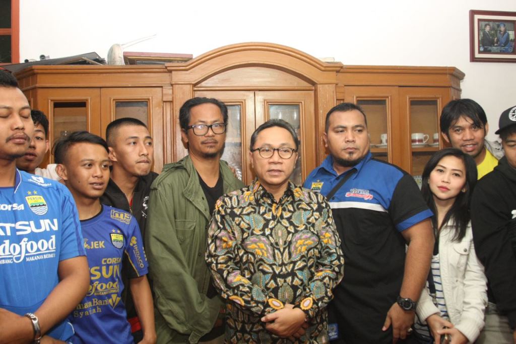  Ketua MPR RI Zulkifli Hasan bertakziah ke rumah duka almarhum Ricko Andrean di Jalan Tamim Abdul Syukur, Cicadas Bandung, Jawa Barat, Sabtu, 28 Juli 2017 (Foto:Dok.MPR RI)