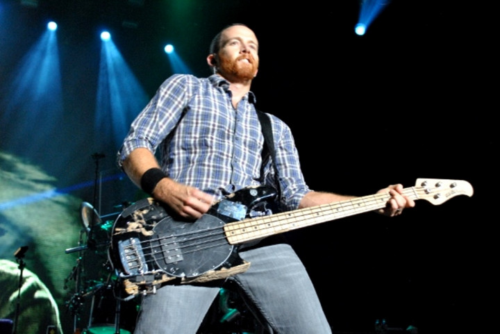 Bassist Linkin Park Sebut Chester Bennington Musisi yang Jujur