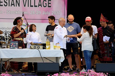Promosi Kuliner Indonesia, Warga Swedia Jajal Asinan Jakarta
