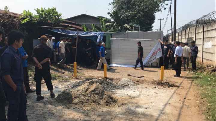 Buruh di Cikupa Bongkar Blokiran Jalan Akses Pabrik