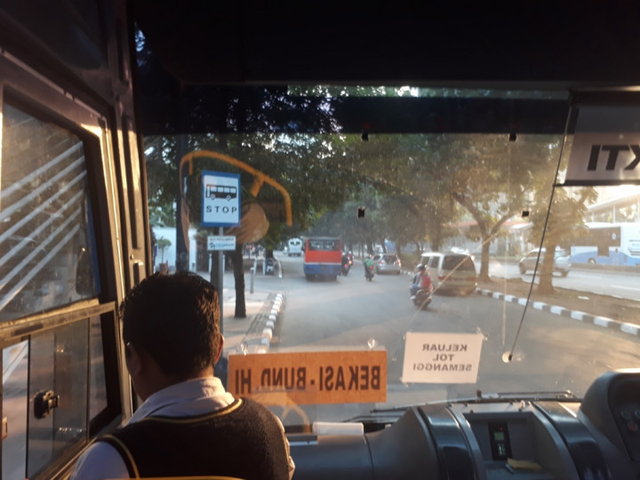 Menjajal Jalur HOV Lane Bekasi-Jakarta