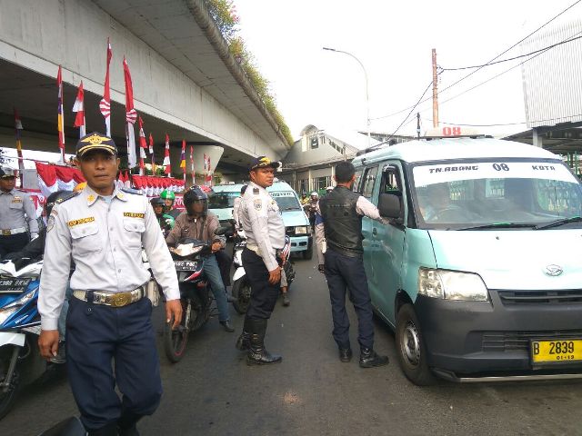 Nongkrong di Trotoar, 25 Kendaraan Ditindak di Tanah Abang