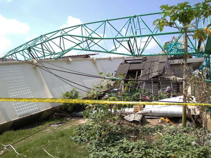 Tiga Pekerja Diperiksa Terkait Jatuhnya Steel Box LRT