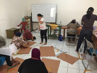 Pengelola Rusunawa Pulo Gebang Memfasilitasi Pelatihan bagi Penghuni