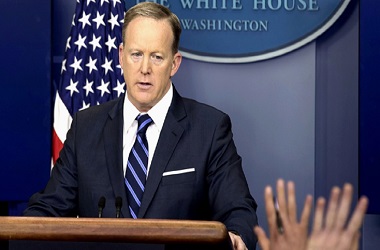 Direktur Komunikasi Dipecat, Spicer akan Tetap Tinggalkan Gedung Putih