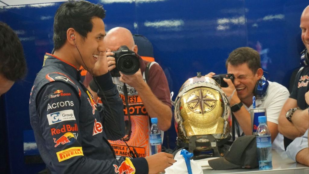 Sean Gelael saat bersiap menjalani debut sebagai tes driver F1 di Toro Rosso (Foto: Dok. Sean Gelael)
