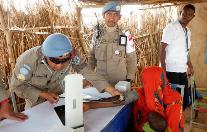 Berikan Bantuan Kesehatan, Tim Medis Polri 'Diserbu' Pengungsi Sudan