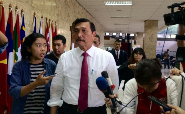 Menko Luhut Minta Maaf terkait Pembangunan LRT Jabodebek