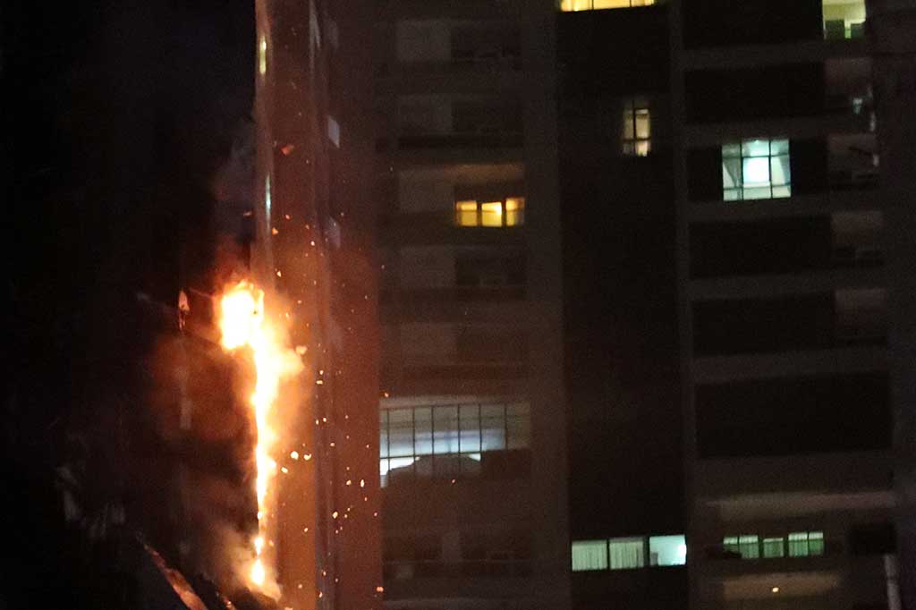 Menara Pencakar Langit Dubai Kembali Terbakar