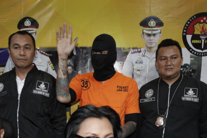 Traveloka Tarik Iklan Terkait Tora Sudiro dan Mieke Amalia