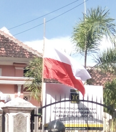 PKS Jatim Minta Maaf Insiden Bendera Terbalik