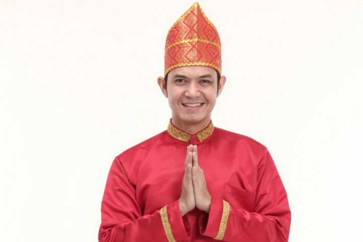 Dude Harlino Wujudkan Impian Bisnis Kuliner di Kampung Halaman