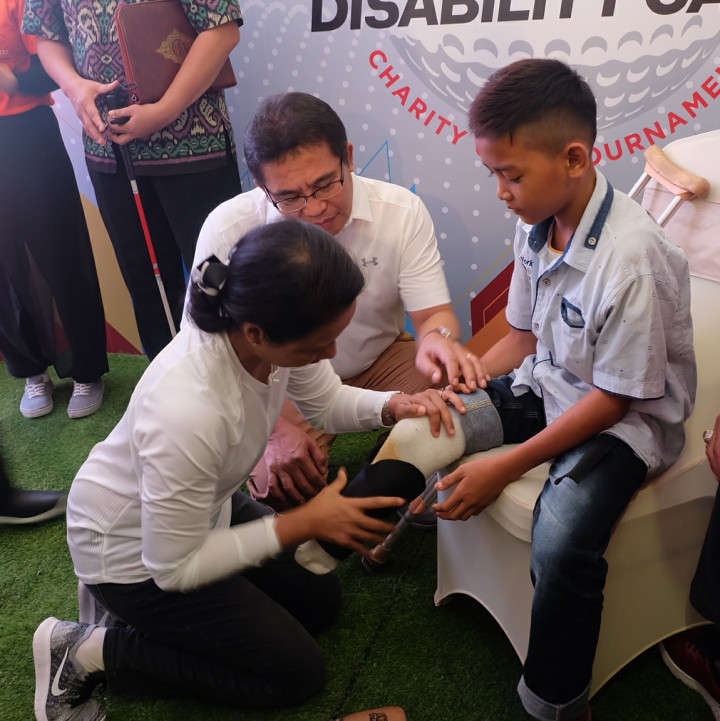 Telkom Disability Care Serahkan Alat Bantu untuk Ribuan Kaum Disabilitas