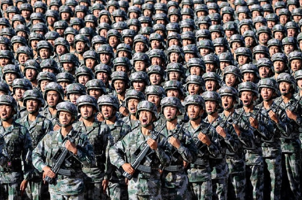 Angkatan bersenjata Tiongkok dalam sebuah parade militer. (Foto: China Daily)
