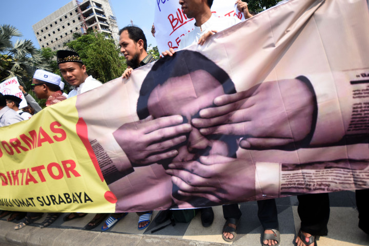 Otoriter yang Bergeser