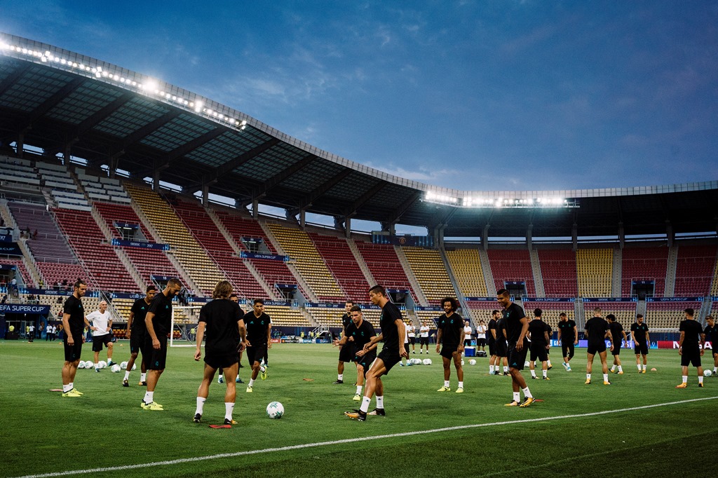 Skuat Real Madrid tengah berlatih. (Foto: AFP/Dimitar Dilkoff) 