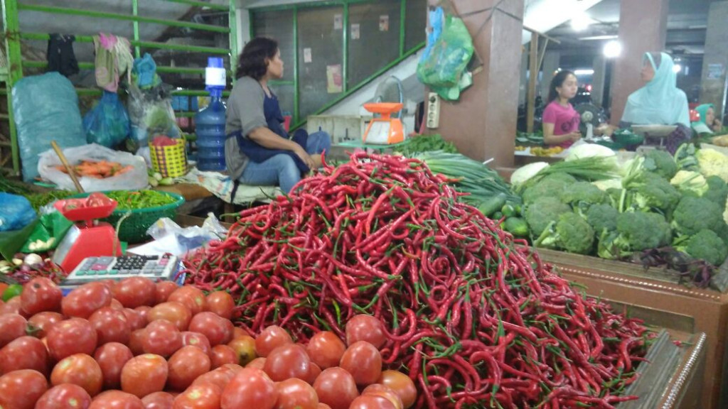Pedagang sayur di Pasar Petisah Medan, Sumut. (Metrotvnews.com/Budi)