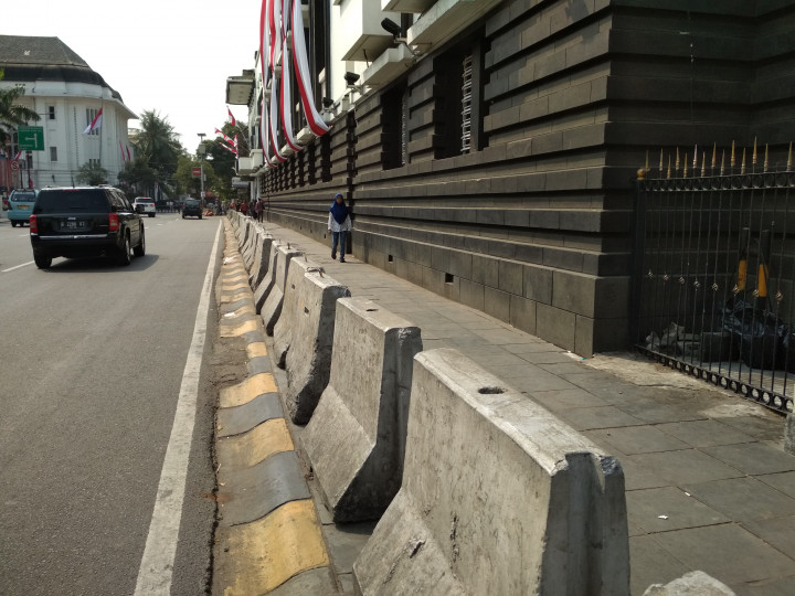 Trotoar Kawasan Kota Tua Bebas PKL