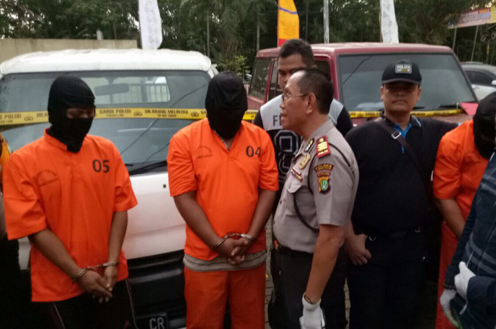 Komplotan `Pengoplos` Mobil Curian & Bekas Tabrakan Dibekuk