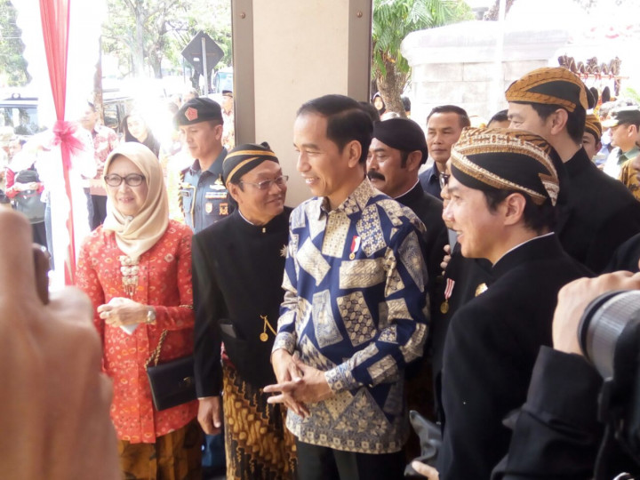 Cerita Jokowi <i>Dipameri</i> Keris Presiden Rusia dan Turki