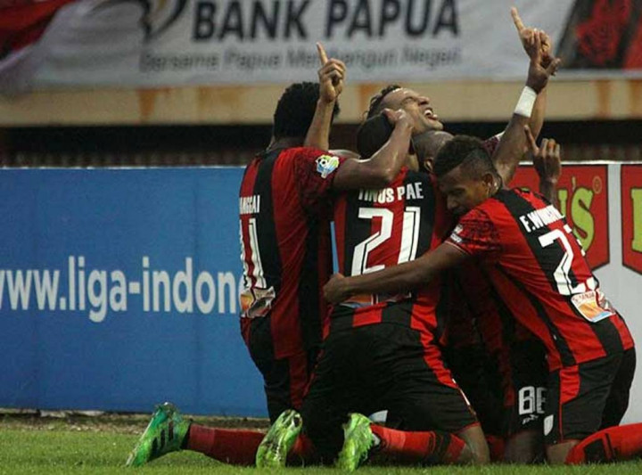 Alves Cetak Hattrick, Persipura Tekuk Bali United
