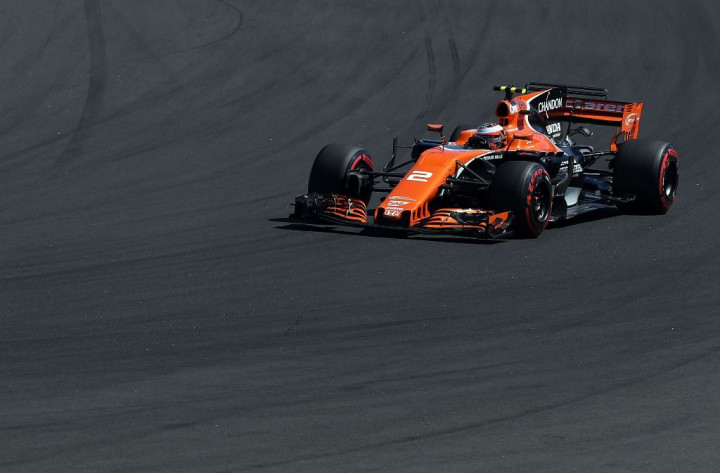McLaren Kirim Sinyal Pertahankan Alonso dan Vandoorne