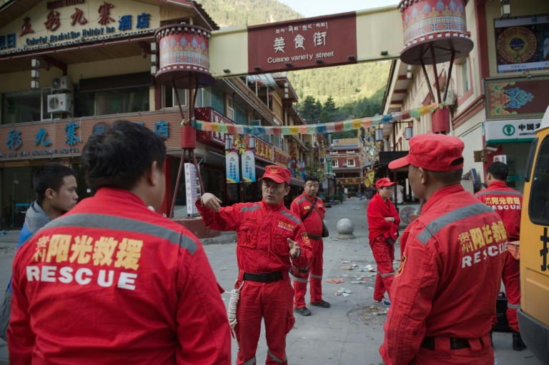 A Chinese rescue team prepares to search for earthquake survivors in southwest China's Sichuan province, which was struck by the 6.5-magnitude quake on Tuesday night. (Photo:AFP/Nicholas Asfouri)