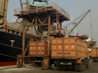 37 Ribu Ton Garam Asal Australia Tiba di Pelabuhan Banten