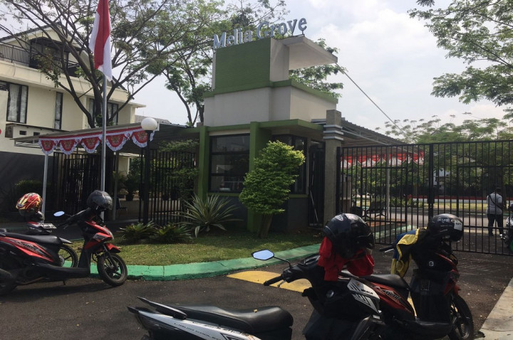 Sebuah Rumah Kontrakan di Tangerang Selatan Didatangi Polisi Bersenjata