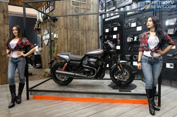 Harley-Davidson Street Rod dan Road King Mengaspal