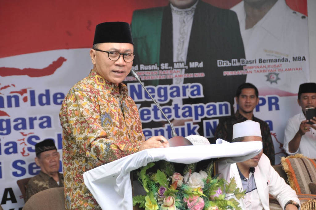 Ketua MPR Zulkifli Hasan saat pidato kebangsaan di pelantikan pengurus Tarbiyah Perti Wilayah NTB. Foto: dok MPR
