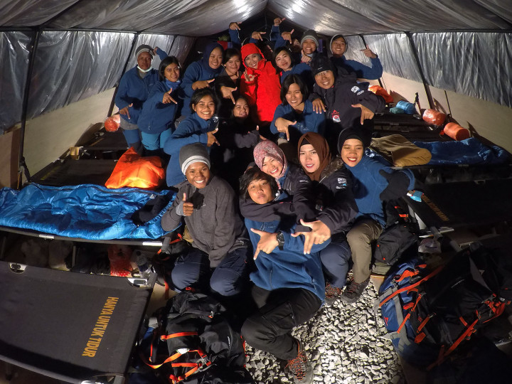 Tim Pendaki Polwan Siap Menggapai Carstensz Pyramid