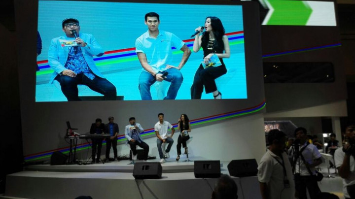 Sean Gelael Sapa Penggemar dan Unjuk Gigi di GIIAS 2017